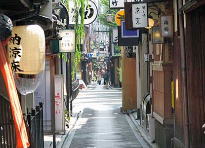 京都の繁華街、四条河原町・木屋町・先斗町まで徒歩5分