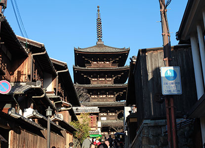 八坂通の中心にある、法観寺(八坂の塔)